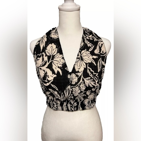 Zara Tops - Zara Women’s Black &White Floral Halter Crop Top